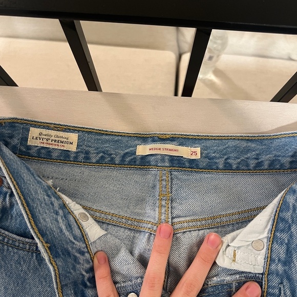 Levi's Women's Blue Jeans size 25 straight wedgie denim pants buttons - Picture 12 of 12